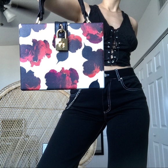 SOLD- Rose Box Purse🌹 - Picture 4 of 4